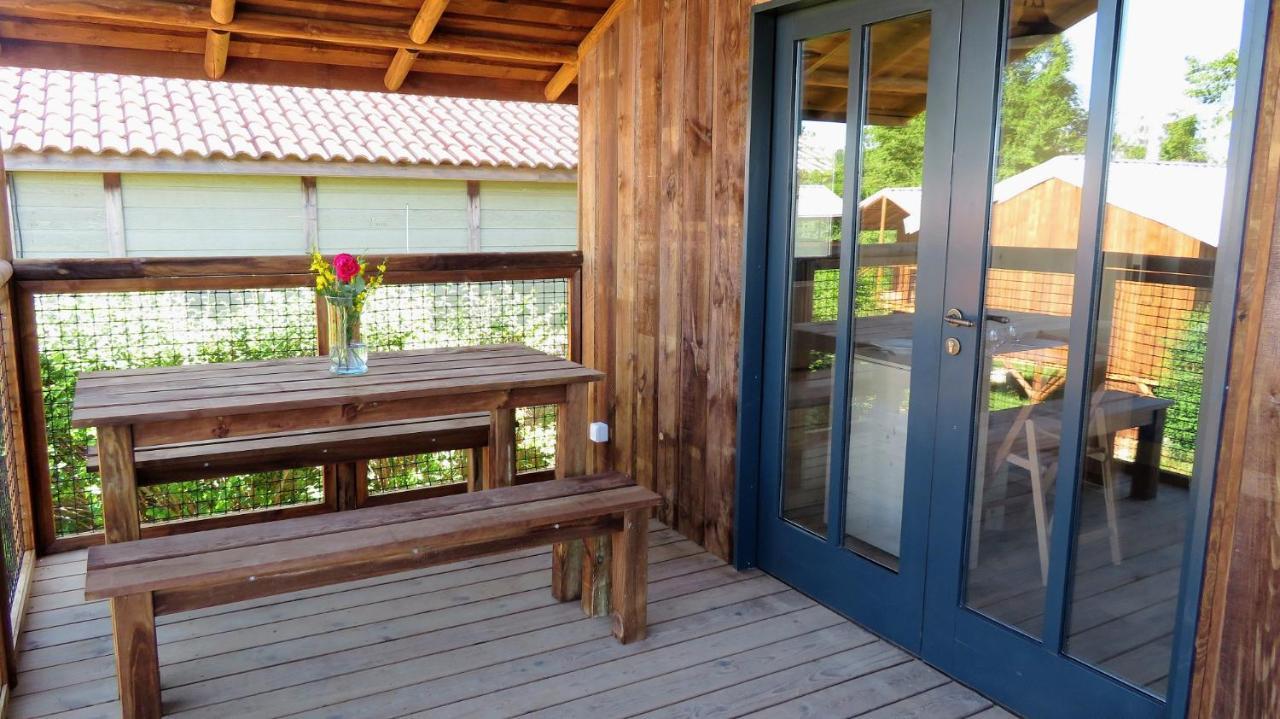 Lodges Du Camping Les 4 Saisons Grane Exteriör bild